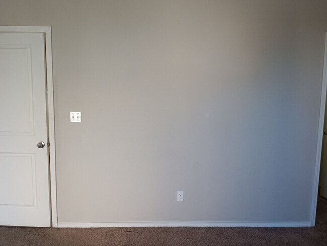 Building Photo - Stunning Home! Showings available Today!