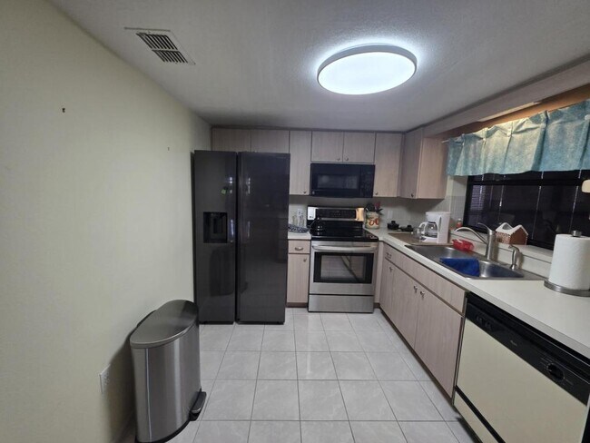 Building Photo - 4261 Paradise Cir