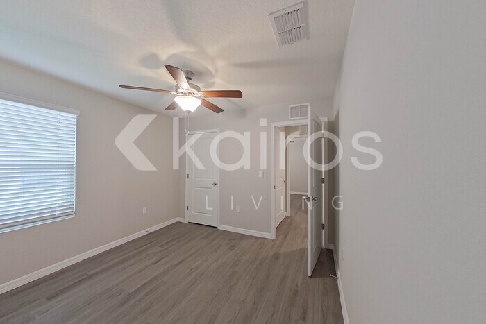 Building Photo - 8688 SW 43rd Ter