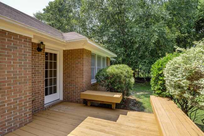 Building Photo - 203 Wagon Wheel Way