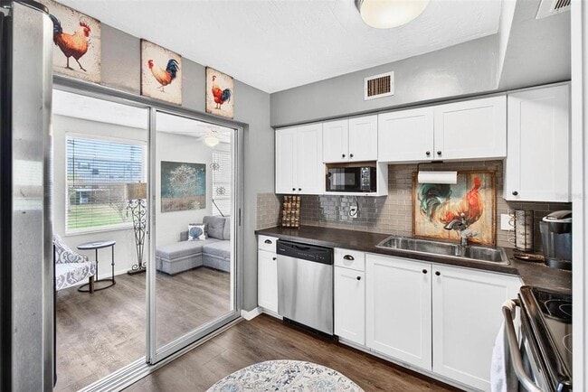 Building Photo - 2452 Brazilia Dr