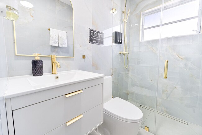 Building Photo - 1070 NW 193rd St