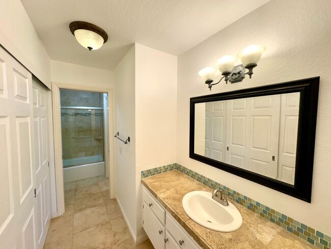 Building Photo - Great 2B/1.5BA Condo in Carlsbad!