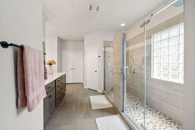 Building Photo - Stunning Home with Pool Now Available in t...