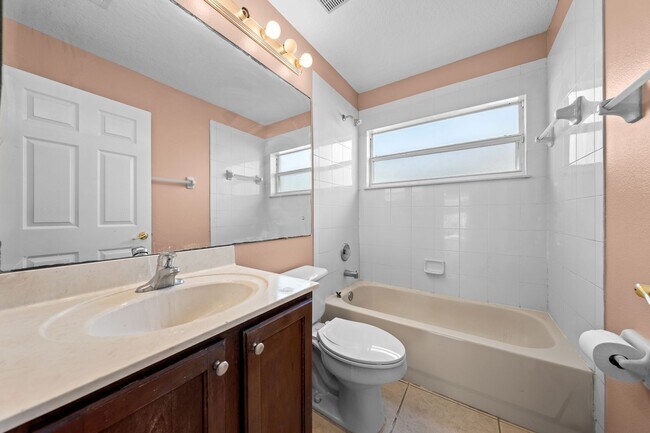 Building Photo - 4 Bedroom 3 Bath Home - Kissimmee ~ Southport Bay Community