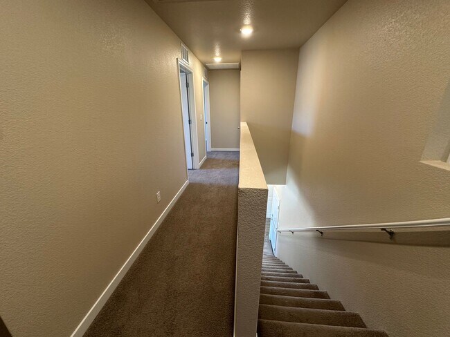 Building Photo - Adorable Lemmon Valley Townhome!