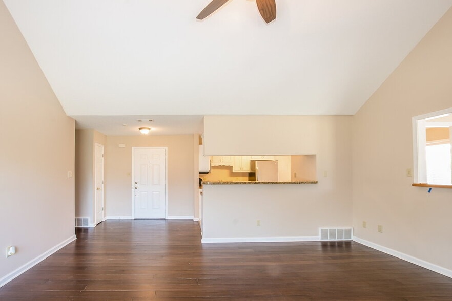 Building Photo - 3056 Valley Green Ln