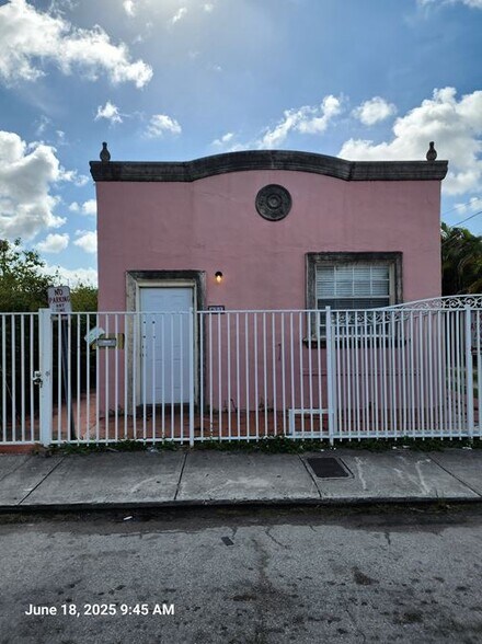 Primary Photo - 821 SW 31st Ct