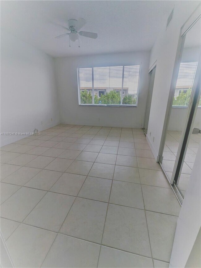Building Photo - 16661 Hemingway Dr