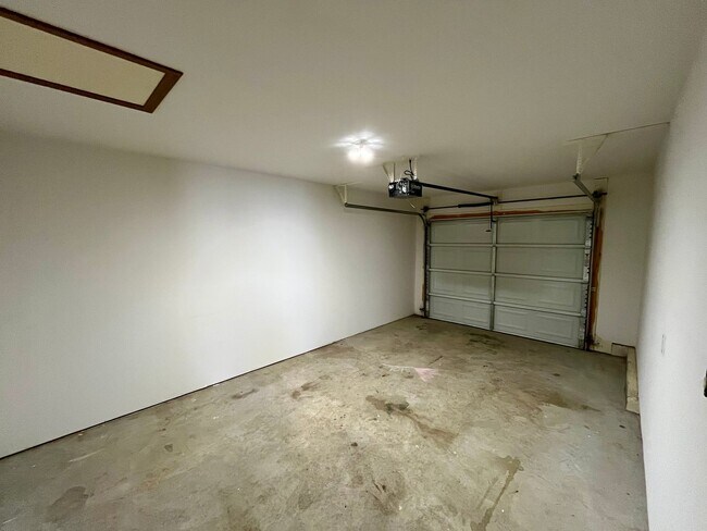 Building Photo - 64 Montee Dr