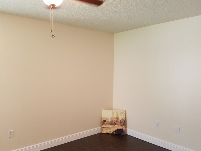 Building Photo - Amazing Remodeled Lake View Condo x Rent @...