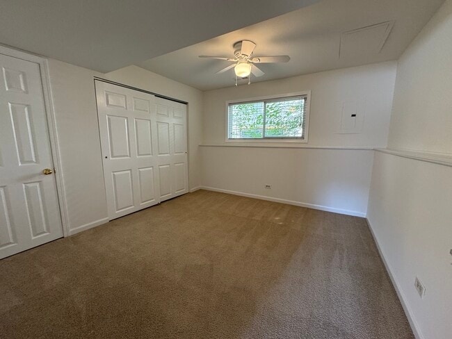 Building Photo - 26235 N Acorn Ln