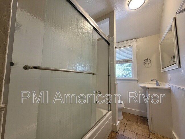 Building Photo - 2153 7th Ave