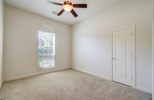 Building Photo - 7814 Heron Lakes Dr