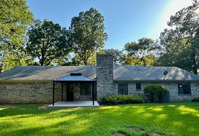 Building Photo - 5802 Kevin St