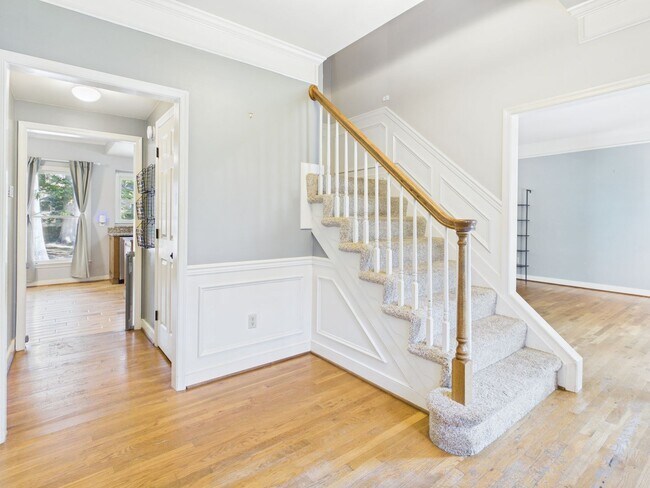 Building Photo - 6118 Walnut Landing Way
