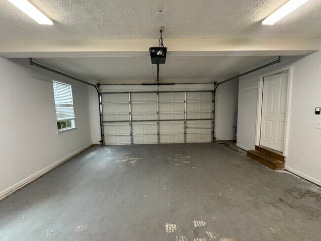 Building Photo - 229 Pebble Creek Dr