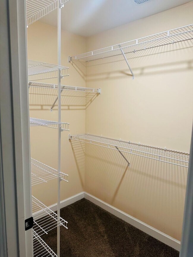 Building Photo - Spacious 4BR Home on 1.98 Acres with Modern Finishes in Tupelo Hills