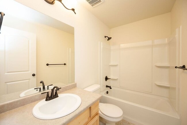 Building Photo - 3bd 2ba -  Ranch-Style Living in Northwest Loveland