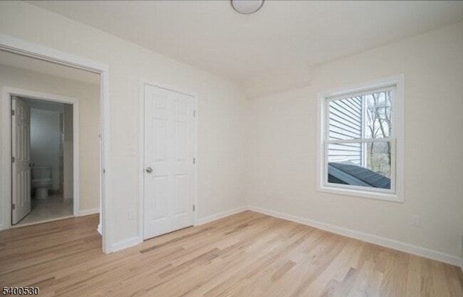 Building Photo - 16 Olyphant Pl