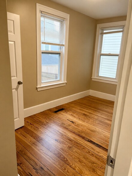 Building Photo - 36 Termine Ave