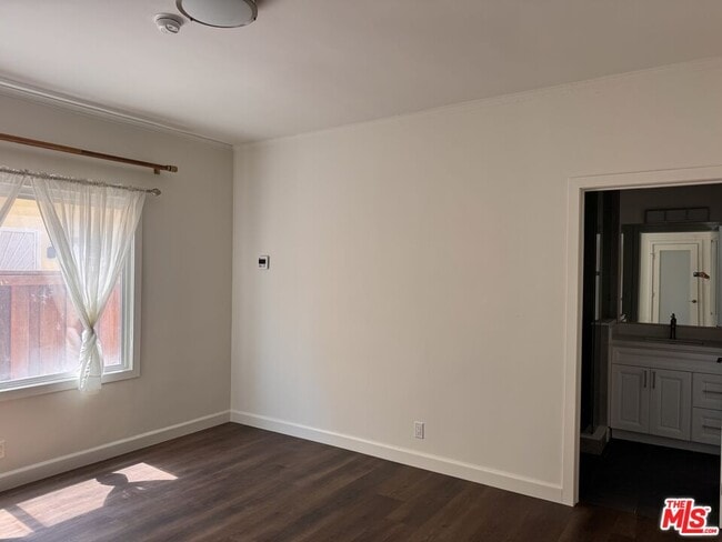 Building Photo - 1325 S Rimpau Blvd