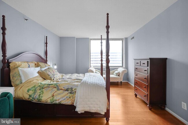 Building Photo - 3713 S George Mason Dr