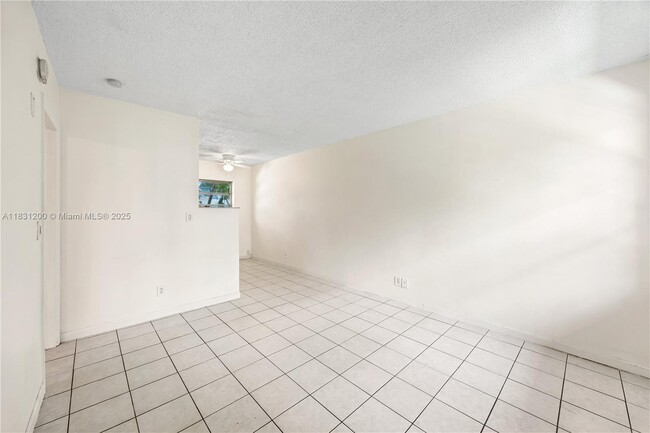 Building Photo - 400 SE 31st St
