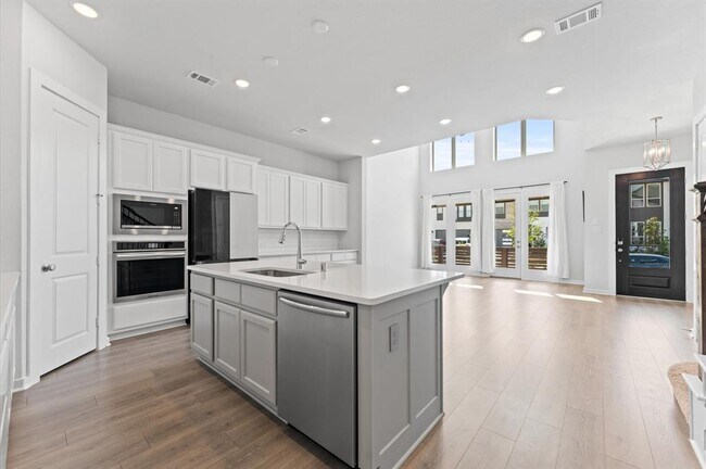 Building Photo - 16514 Lake Austin St
