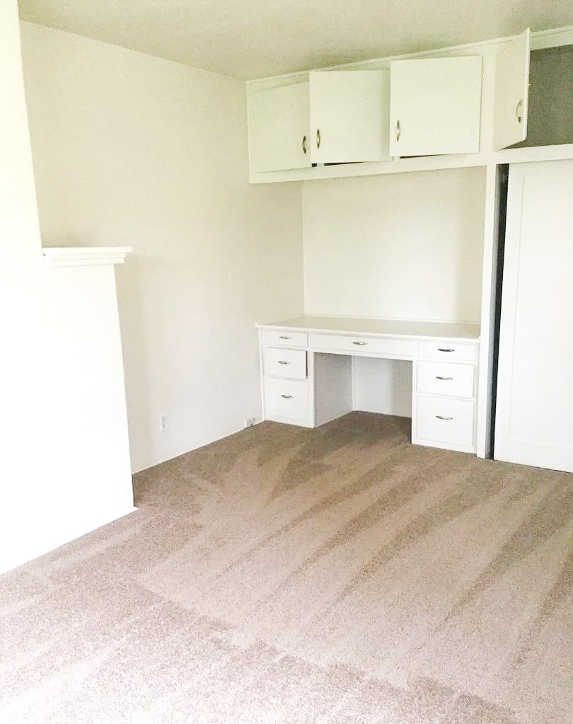Master bed room with desk built in - 901 King St