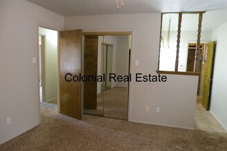 Building Photo - Spacious 3 bedroom 2 bathroom home