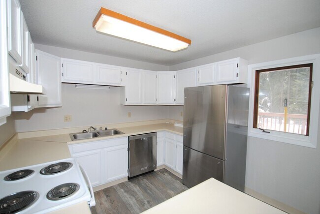 Building Photo - 795 Keeling Rd