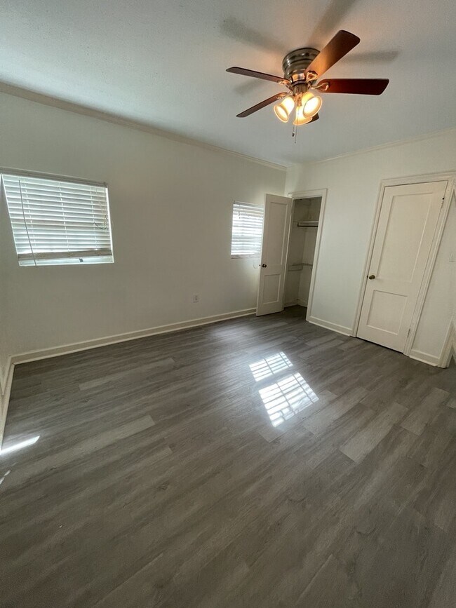 Building Photo - 231 S Sunset Terrace