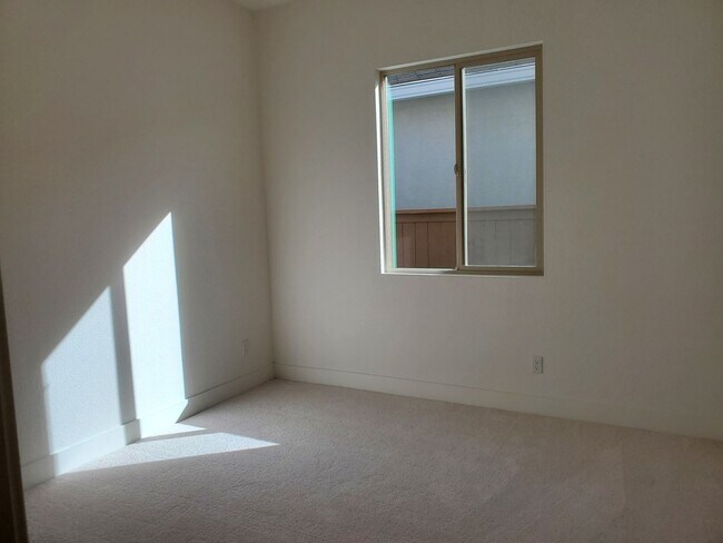 Building Photo - Next Gen Home with main house and guess unit in Spring lake Area