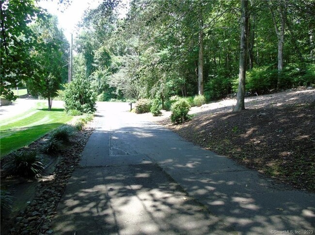 Building Photo - 14 Mayfair Pl