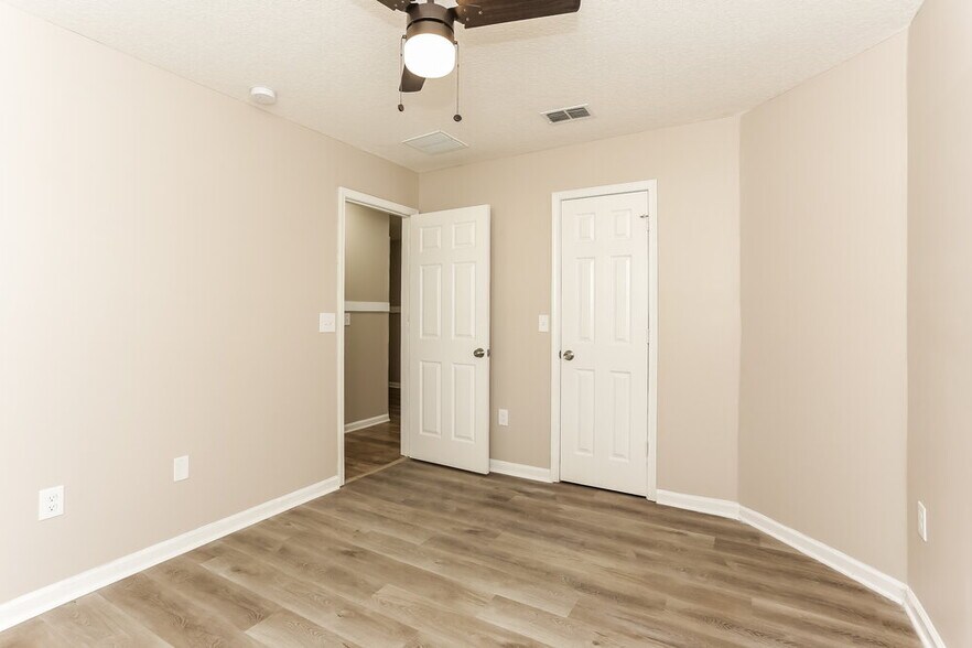 Building Photo - 2836 Cross Creek Dr