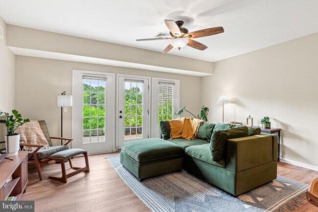 Building Photo - 2082 Deer Run Dr
