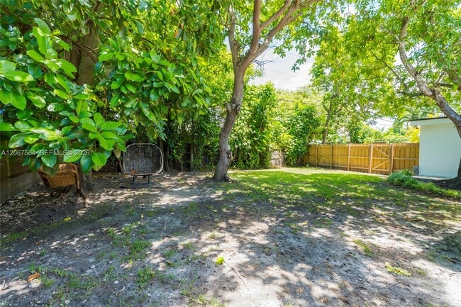 Building Photo - 9841 Dominican Dr