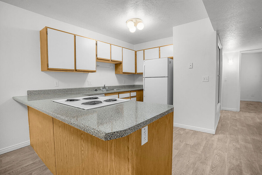 Primary Photo - Lakeview Apartments