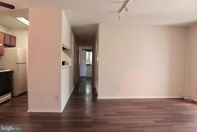 Building Photo - 1301 Woodhollow Dr