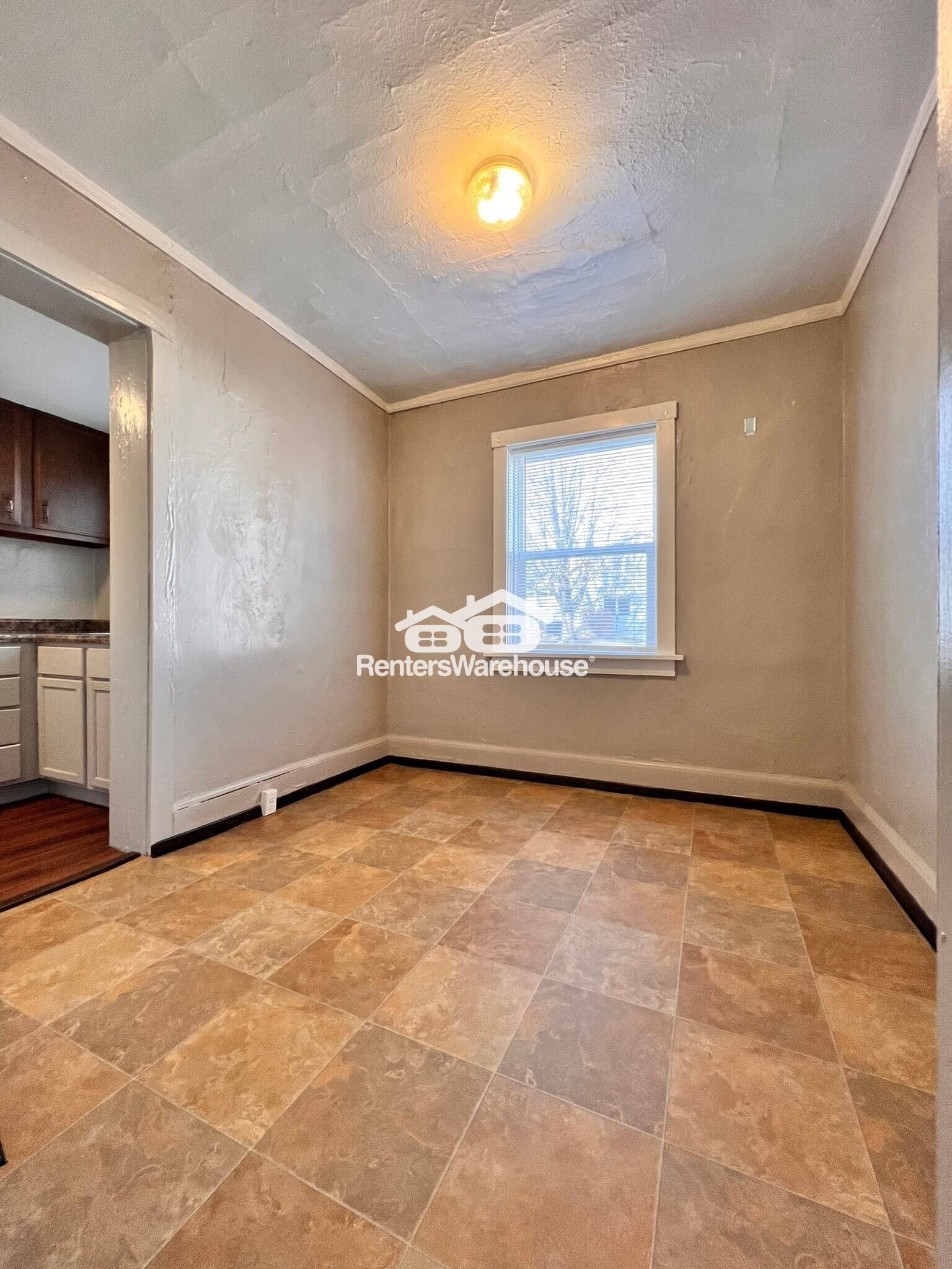 Building Photo - 610 N Buxton St