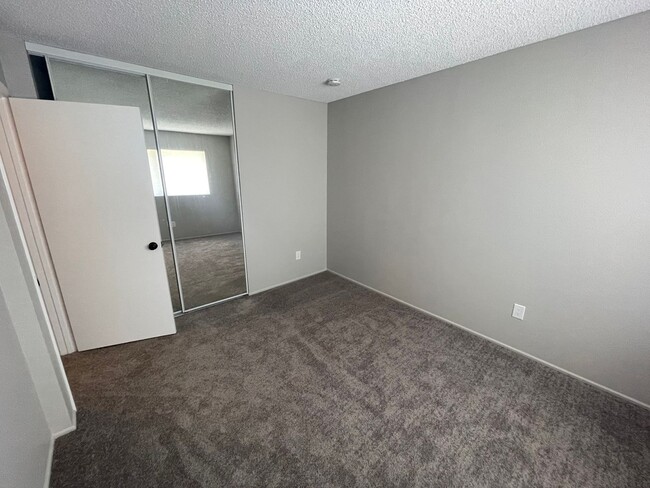 Building Photo - 4 Bedroom Cul-du-sac Home Avaialble!