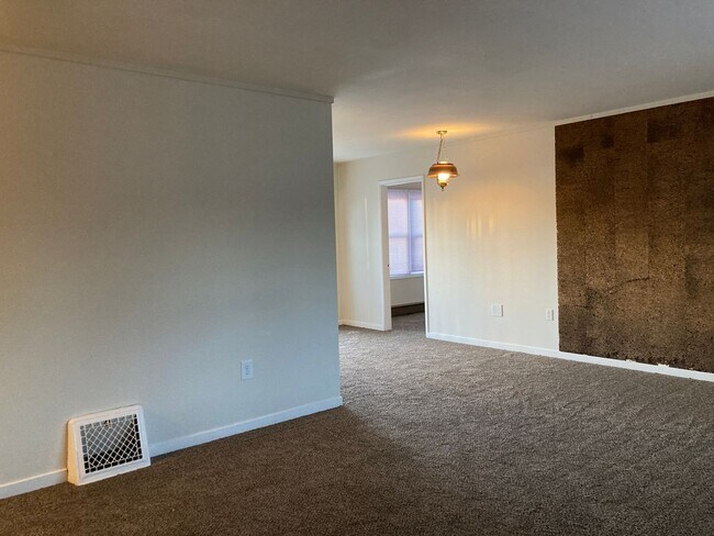 Building Photo - 319/321 Douglass Ave