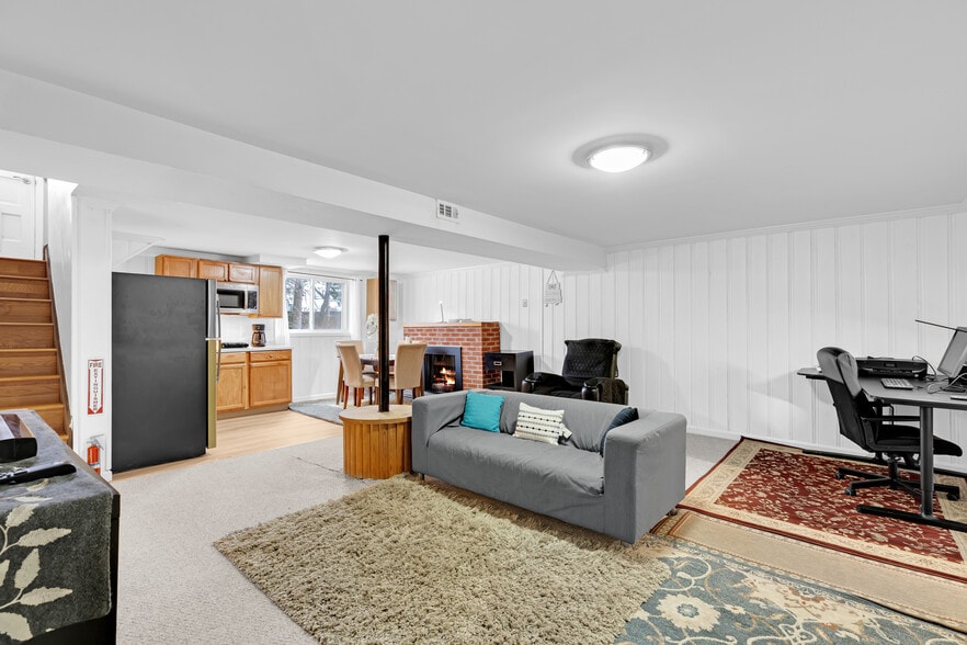 Building Photo - 7109 Layton Dr