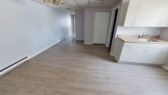 Building Photo - 1st Floor Apartment