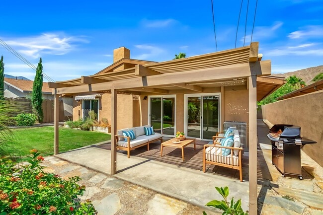Building Photo - 51550 Avenida Mendoza