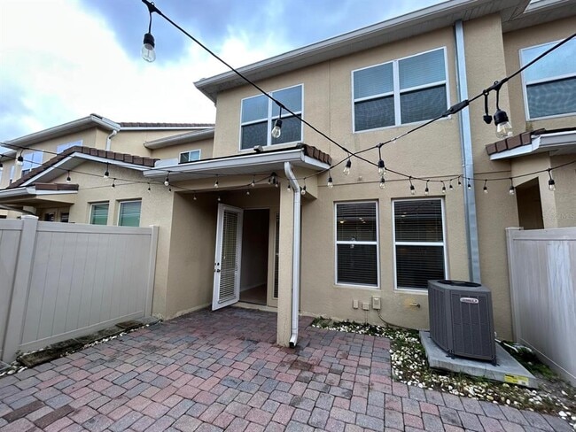 Building Photo - 11213 Grander Dr