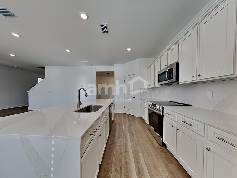 Building Photo - 413 Armstrong Curve