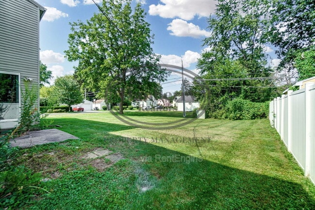 Building Photo - 1103 Searles Rd