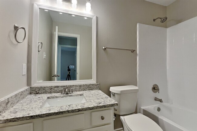 Building Photo - 26925 Carriage Manor Ln